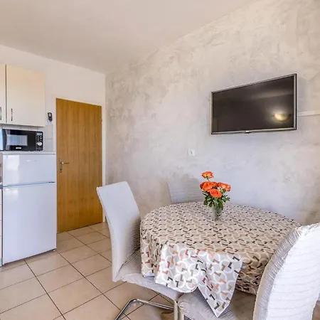 Будинок відпочинку Cozy In With Private Swimming Pool, Be Inside Or Outside